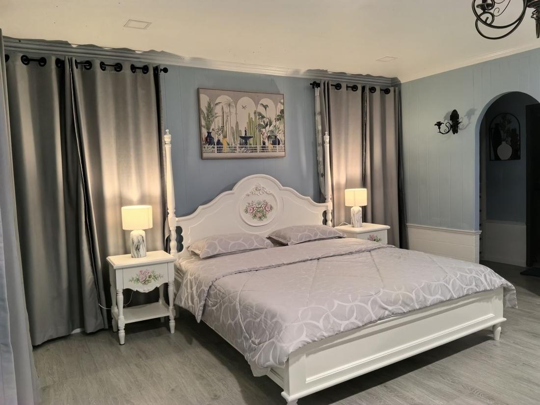 Honeymoon Suite