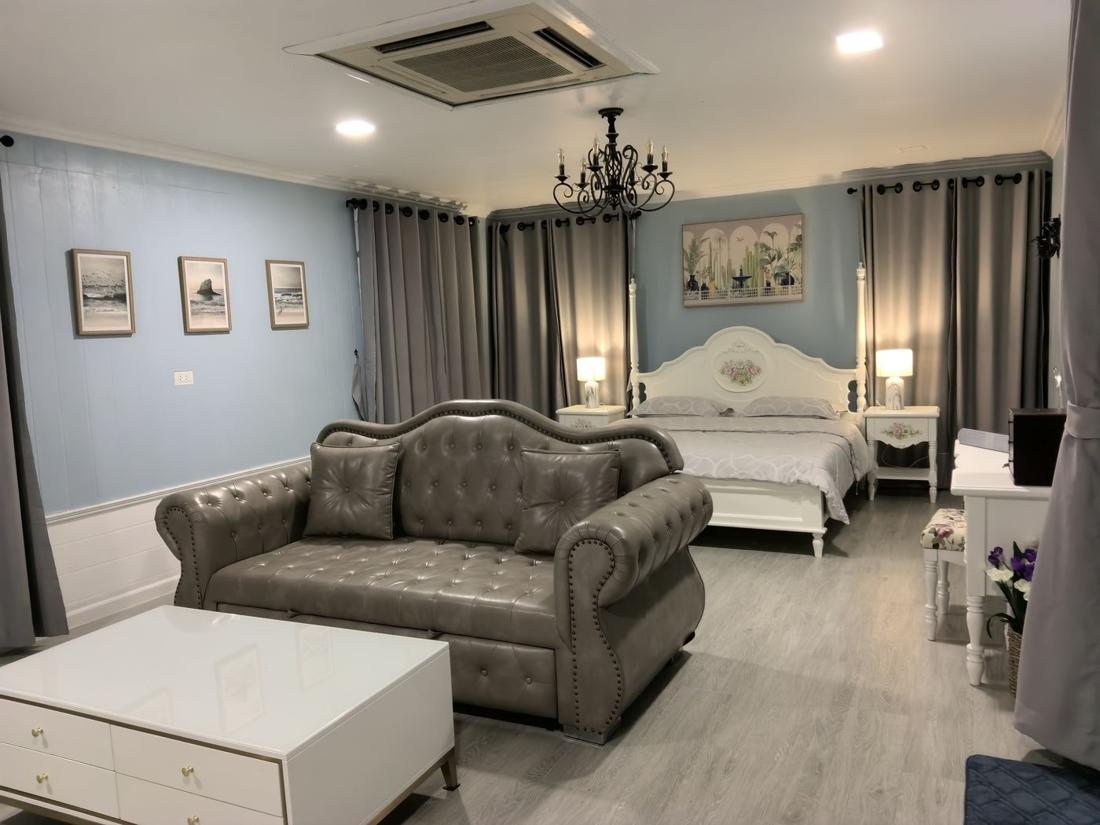 Honeymoon Suite