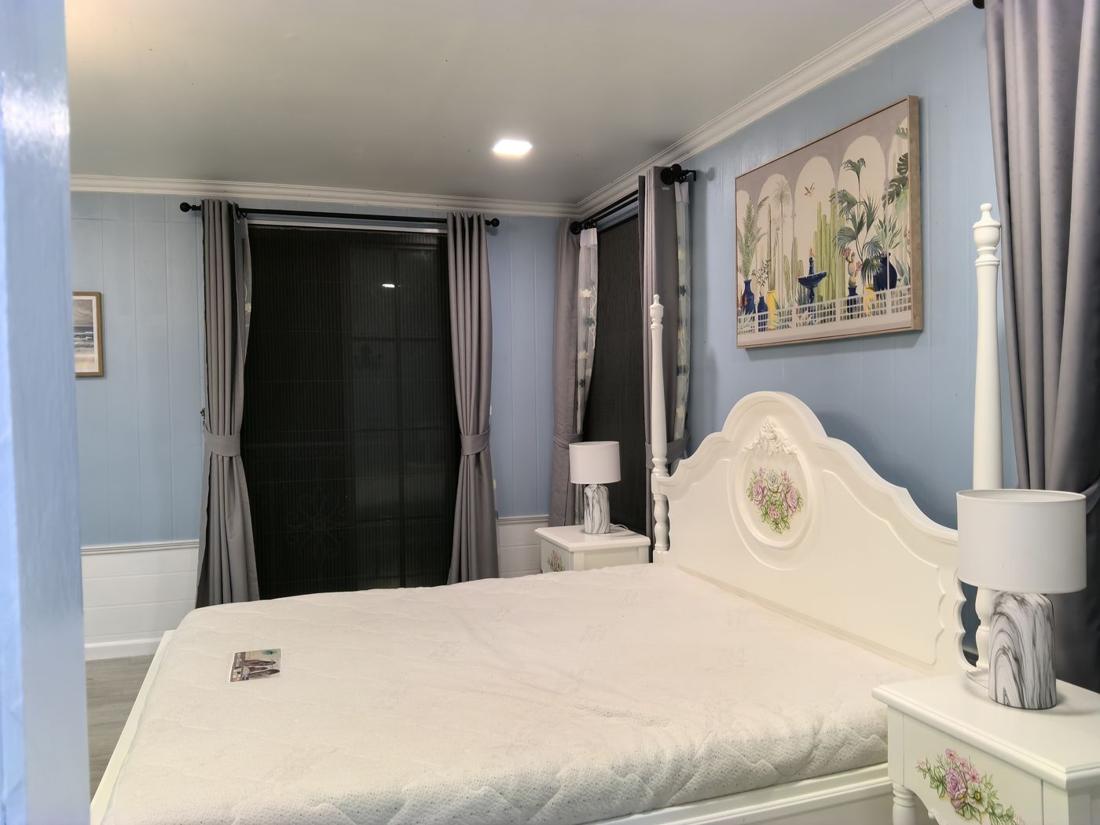 Honeymoon Suite